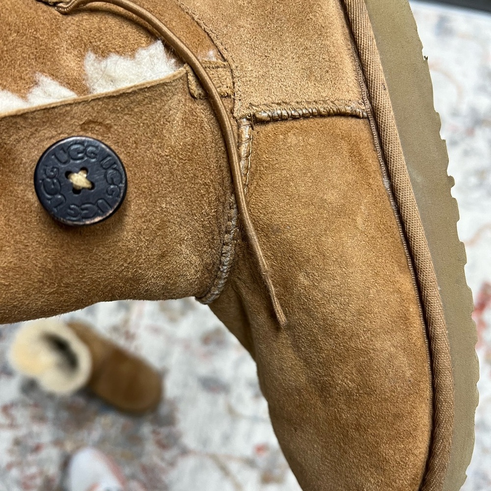 Ugg - Picture 5 of 5